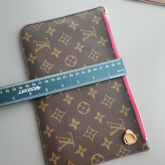 Louis Vuitton LV Beautiful Initials Neverfull MM Pouch Monogram Signature - Picture 6 of 14